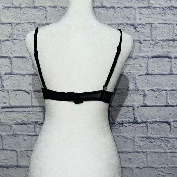 Victoria’s Secret very sexy plunge 32A - Picture 3 of 9